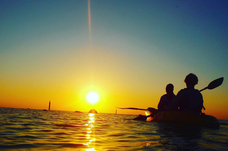 夕日に向かって漕ぎだそう！