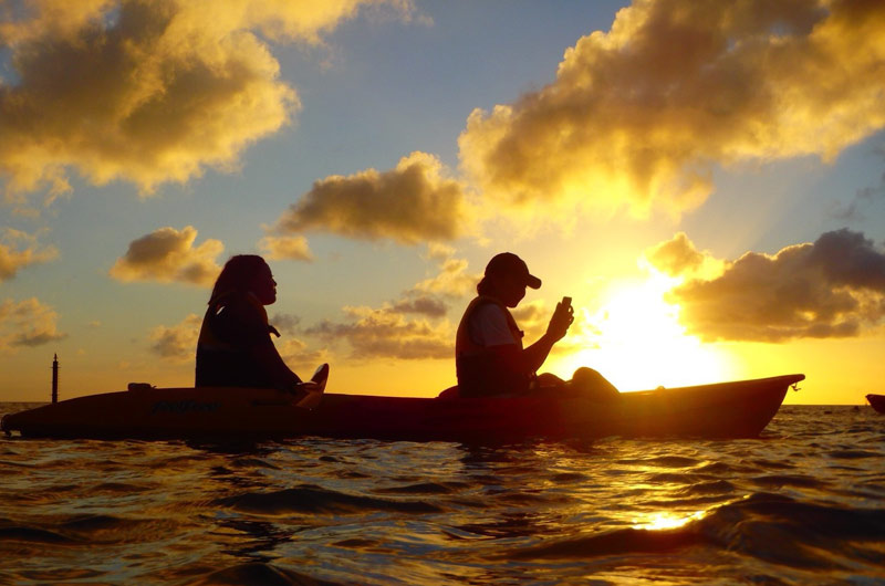 沖縄の夕日は雄大でとっても神秘的！